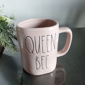 New🌈 QUEEN BEE Rae Dunn Ceramic Mug